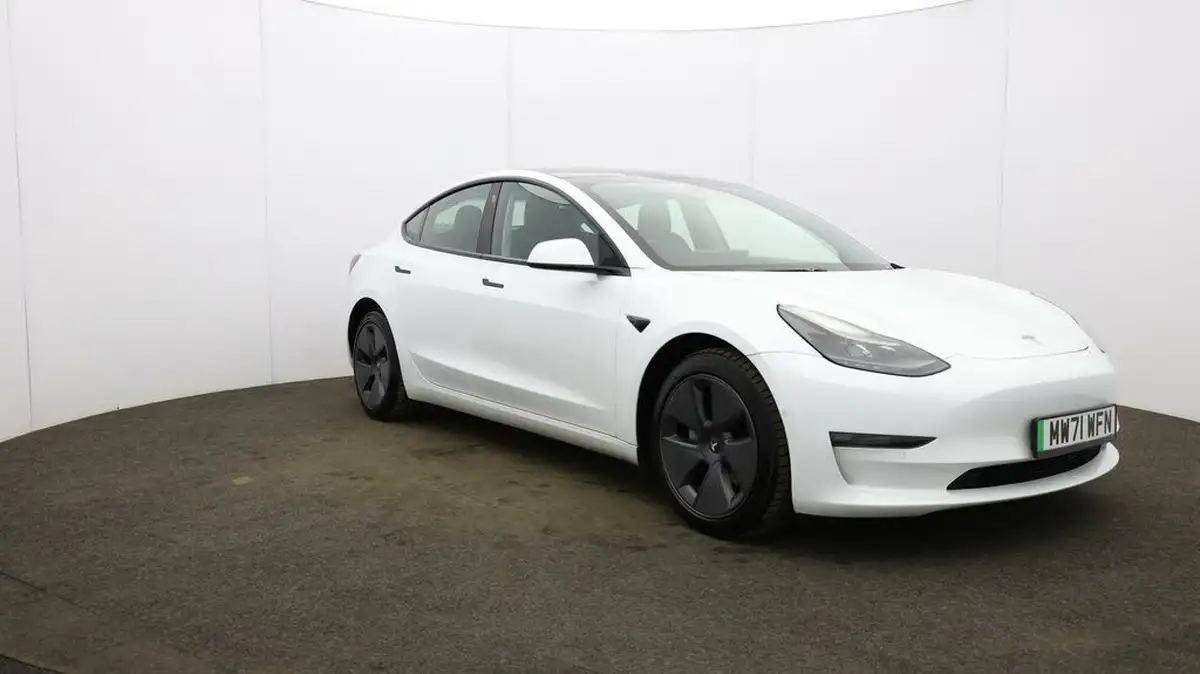 2022-tesla-model-3-e-long-range-big-46
