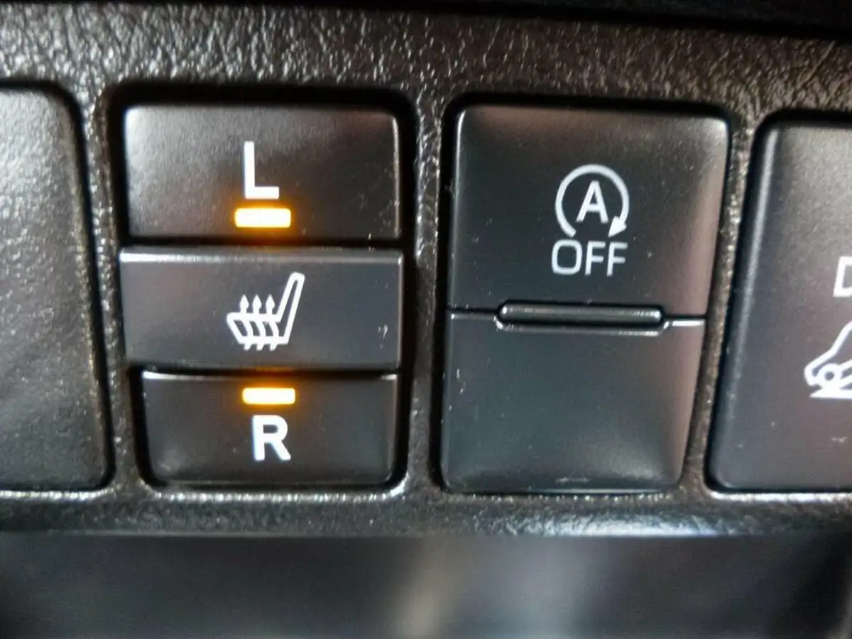 2021-toyota-hi-lux-24d-4d-invincible-150hpeu6d-big-50