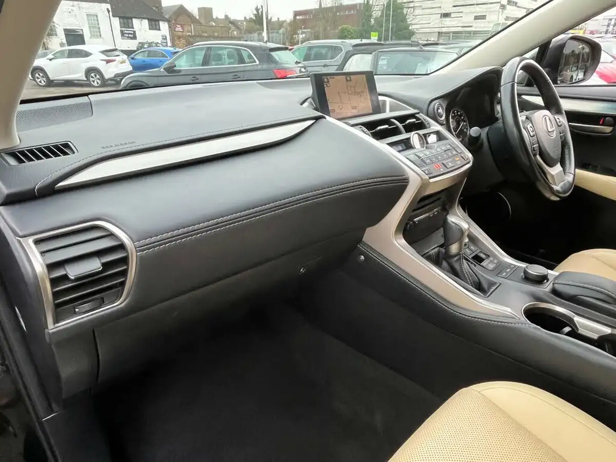 2015-lexus-nx-300h-25-luxury-197bhp-big-16