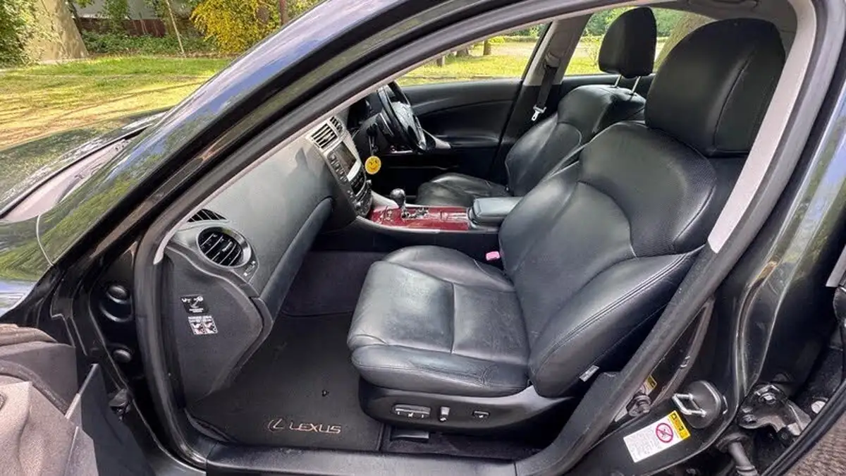 2008-lexus-is-250-25-se-auto-big-30