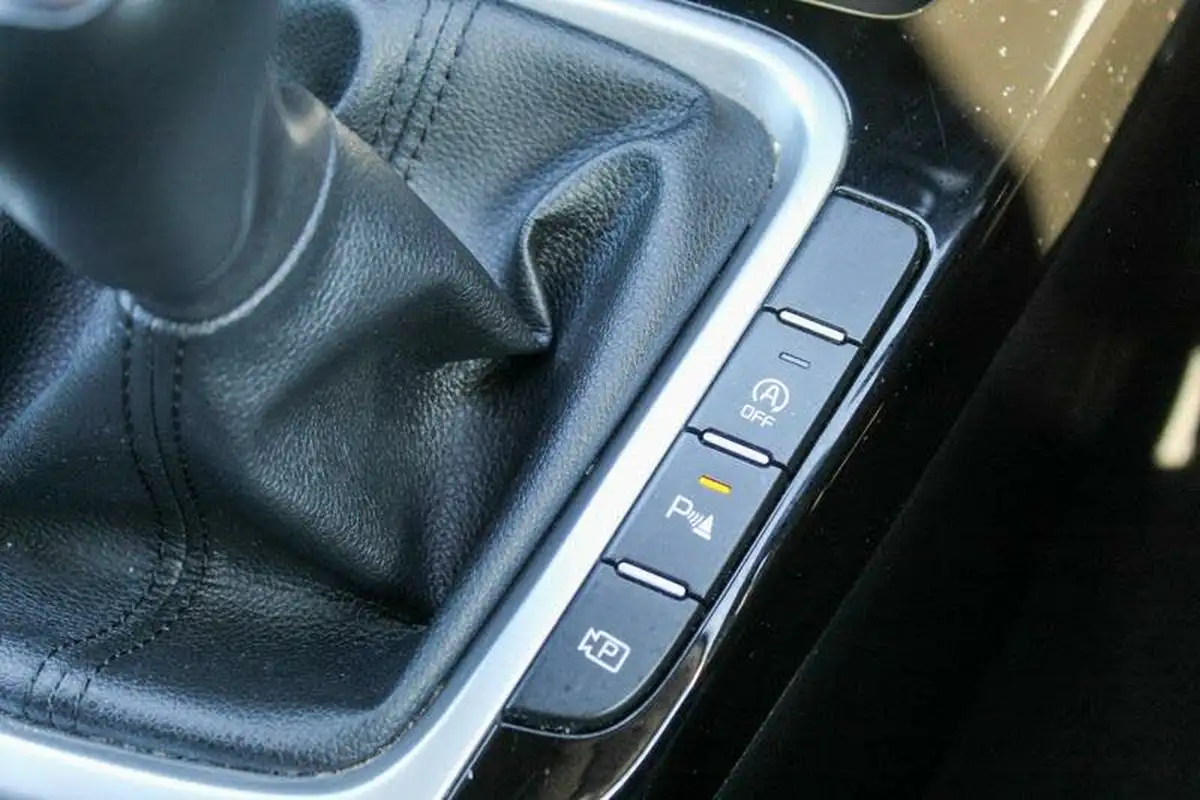 2022-kia-ceed-15-t-gdi-3-hatchback-big-29