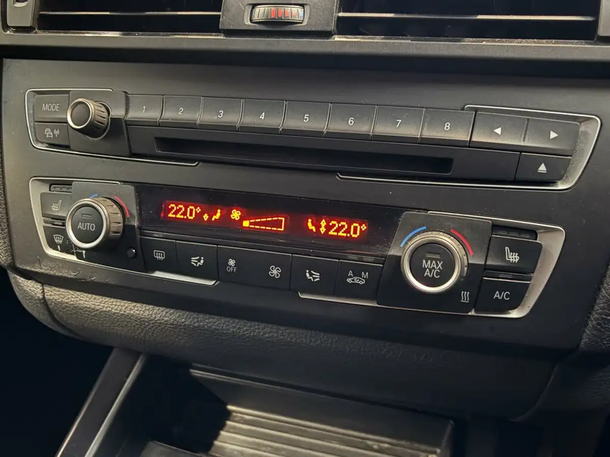 2012-bmw-1-series-20td-118d-sport-hatchback-5d-big-26