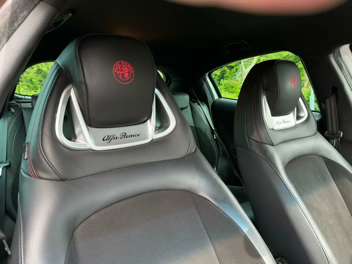 2017-alfa-romeo-giulietta-17-veloce-big-29