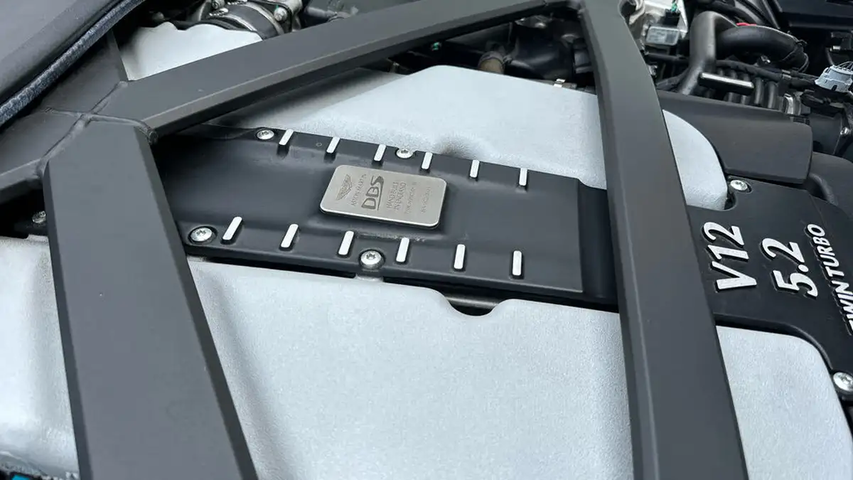 2020-aston-martin-dbs-52-v12-superleggera-big-28