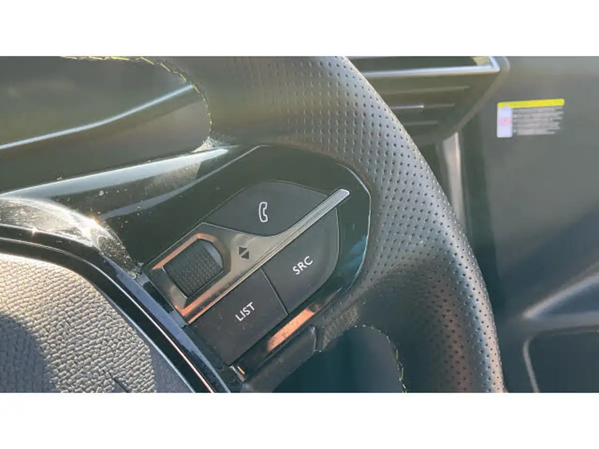 2022-peugeot-2008-suv-12-puretech-gt-big-32