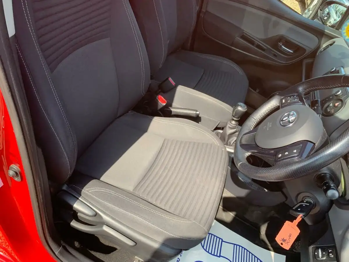 2016-toyota-yaris-133-design-big-23