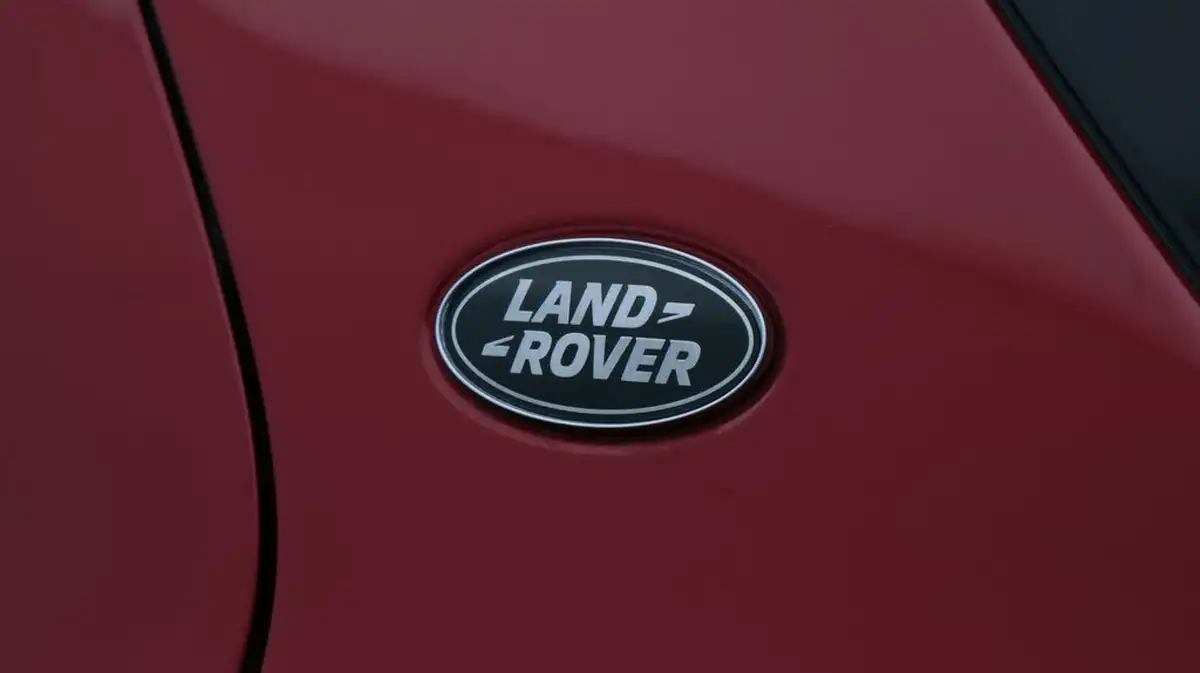 2021-land-rover-discovery-sport-20-p290-black-big-21
