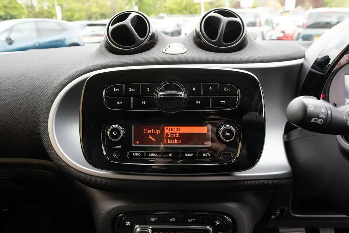 2016-smart-fortwo-10-prime-71bhp-ss-coupe-twinamic-big-24