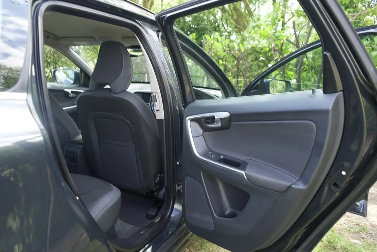 2014-volvo-xc60-24td-d4-se-181bhp-nav-geartronic-big-44