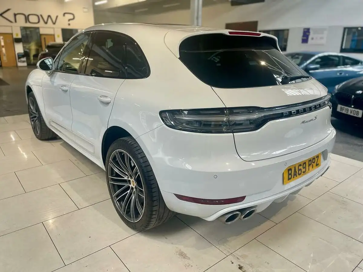 2019-porsche-macan-30-v6-s-big-3