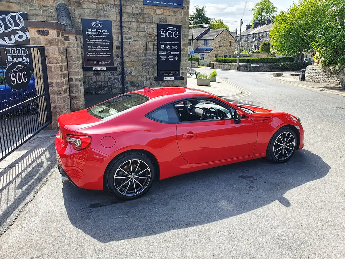 2016-toyota-gt86-20-gt86-2d-big-7
