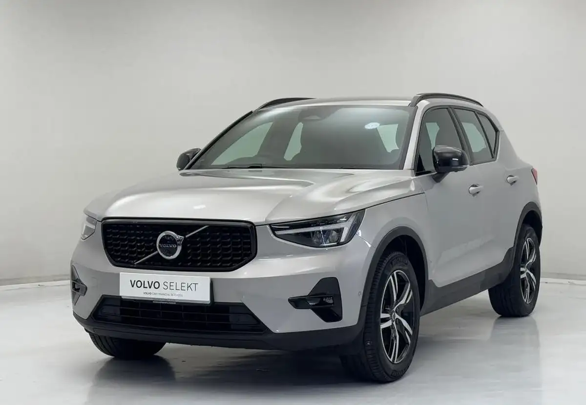 2023-volvo-xc40-20-b3-plus-big-4