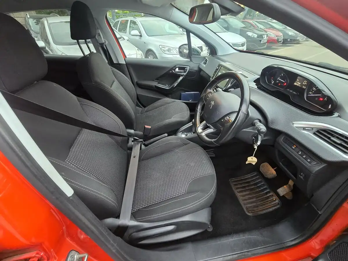 2016-peugeot-208-12-puretech-allure-110bhp-ss-5d-eat6-big-3