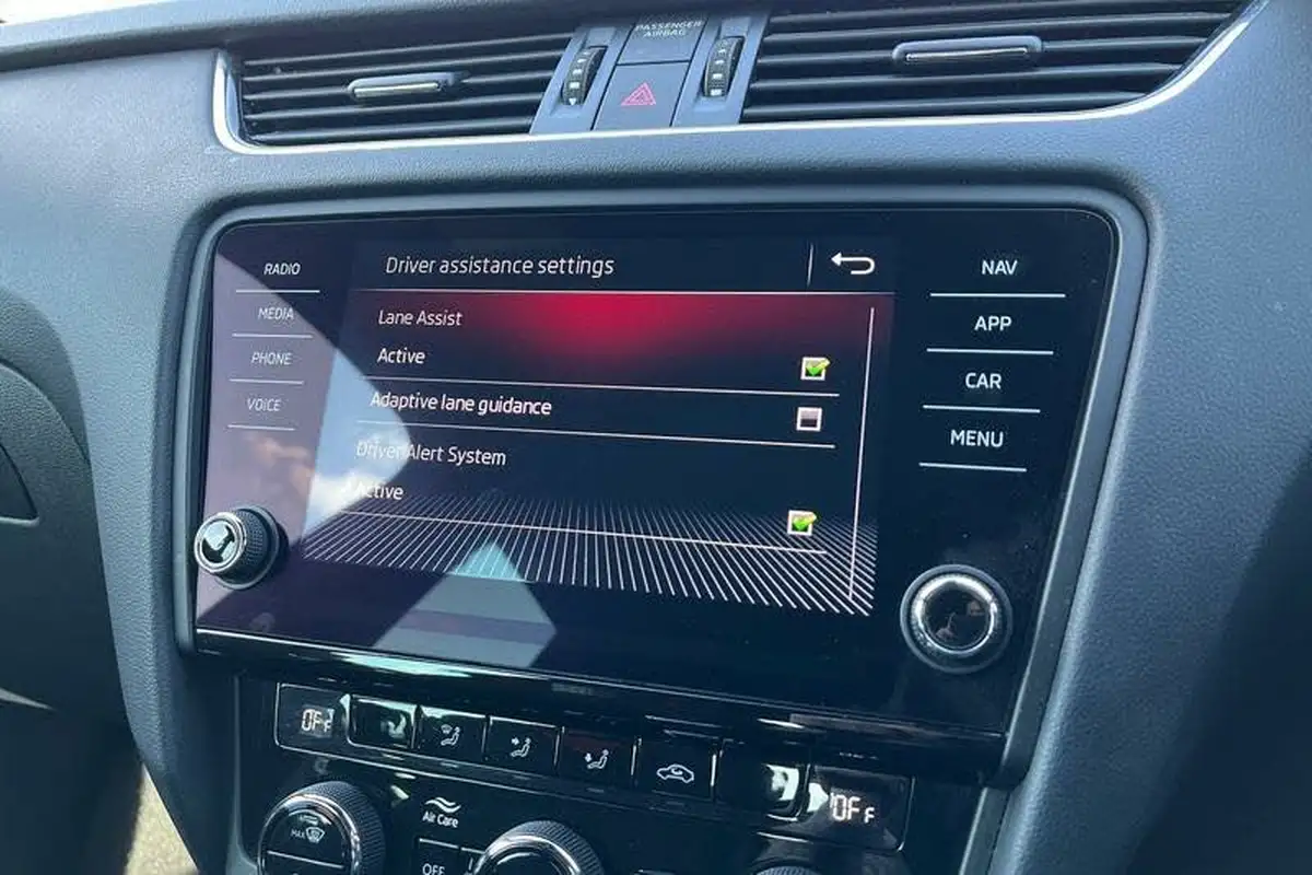 2019-skoda-octavia-20-tsi-vrs-estate-dsg-big-24