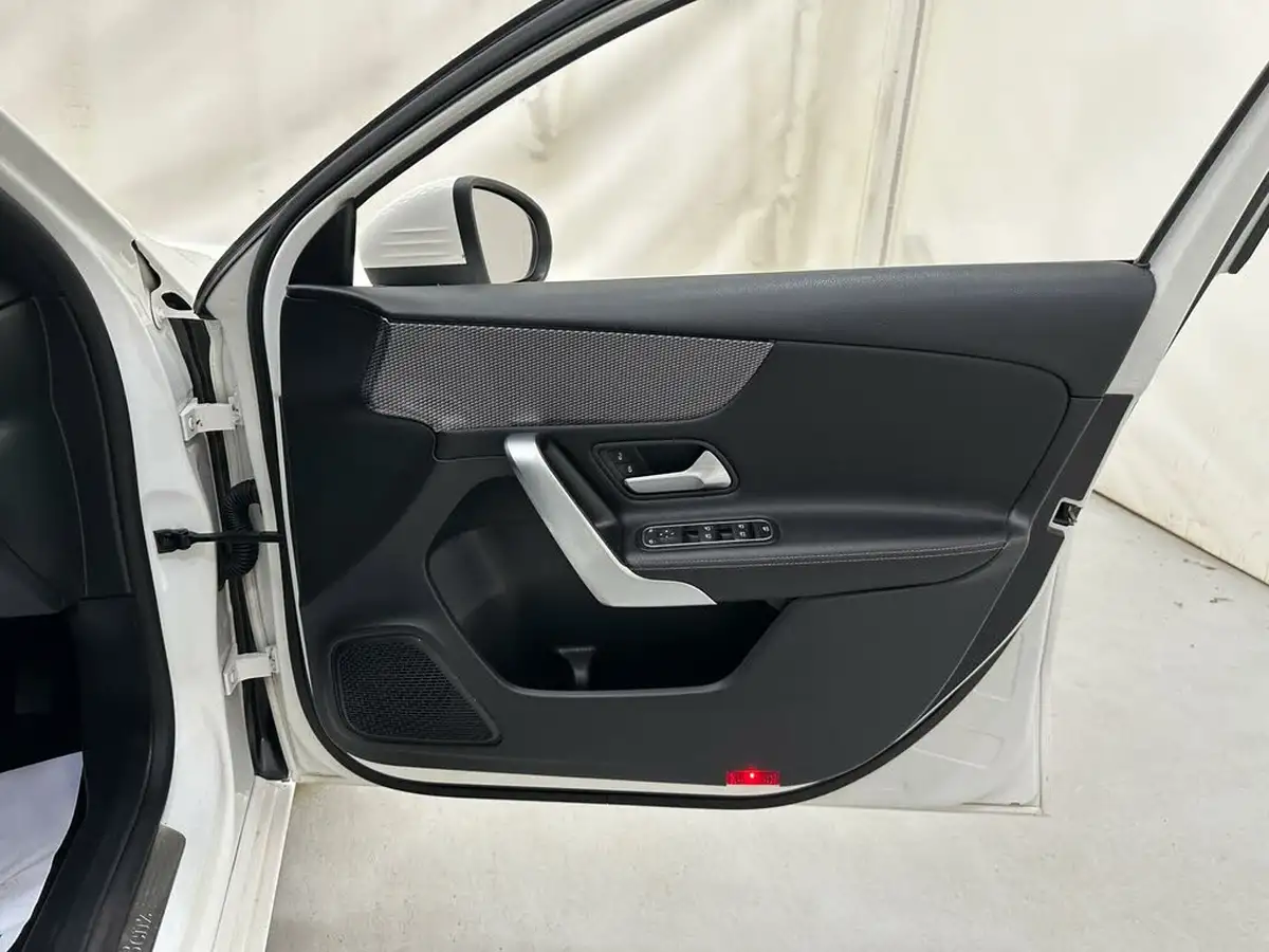 2019-mercedes-benz-a-class-15d-a180d-sport-hatchback-5d-7g-dct-big-9