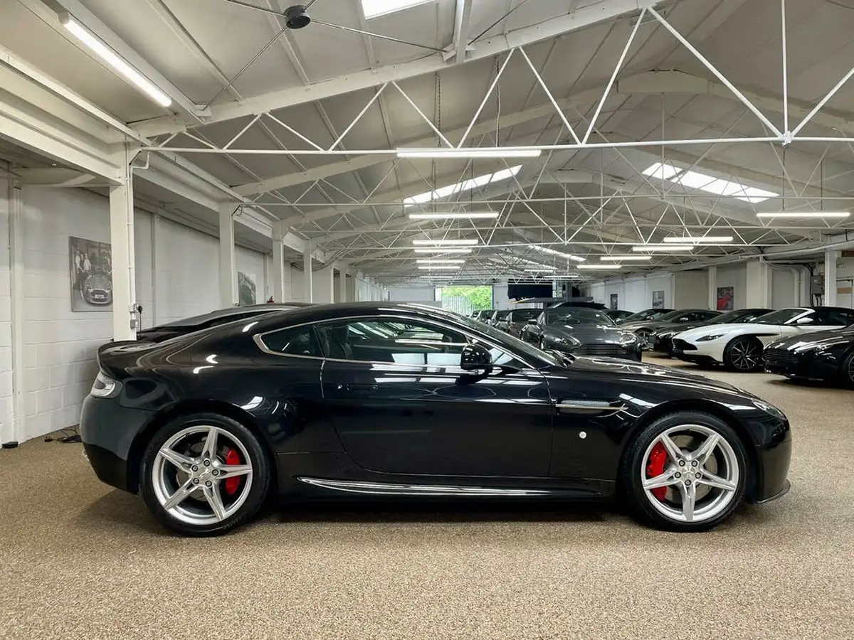 2016-aston-martin-vantage-47-v8-vantage-coupe-sportshift-big-6