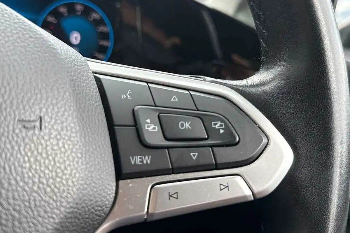 2022-volkswagen-golf-15-etsi-life-150ps-hatchback-big-14