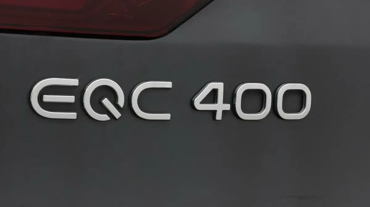 2022-mercedes-benz-eqc-e-eqc-400-amg-line-big-22