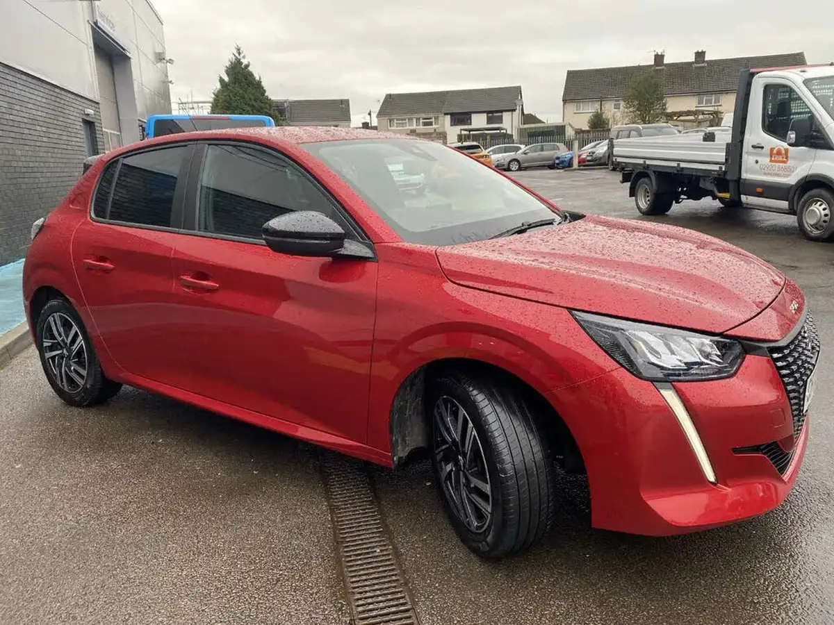 2023-peugeot-208-12-puretech-active-premium-100ps-eat8-big-6