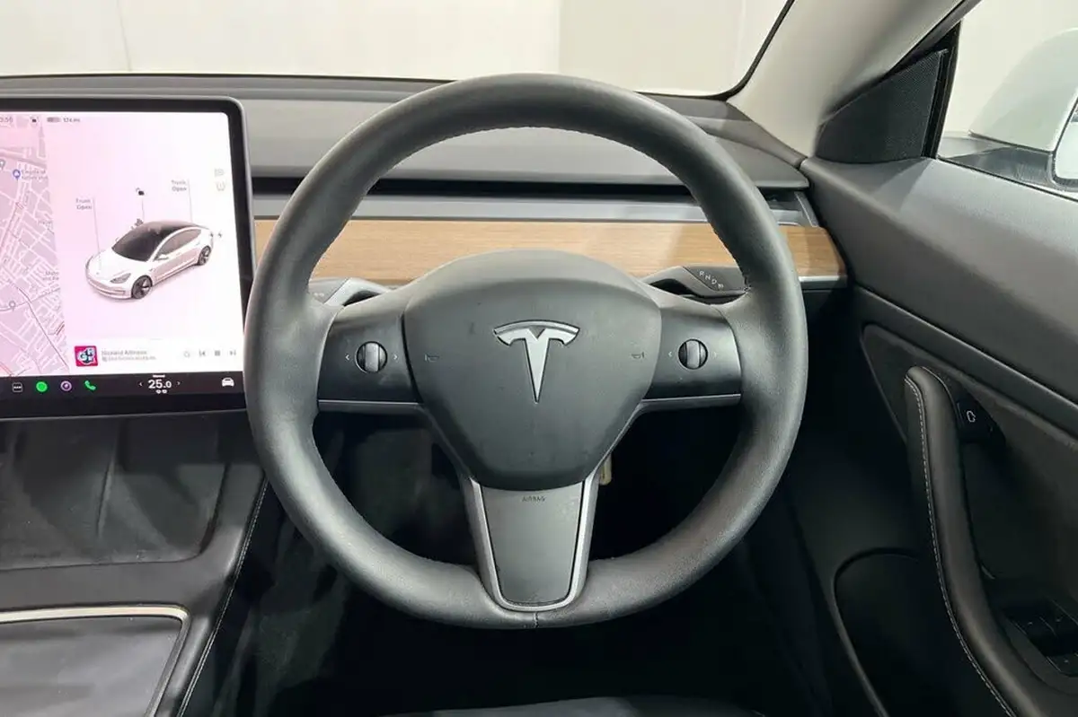 2020-tesla-model-3-e-long-range-big-18