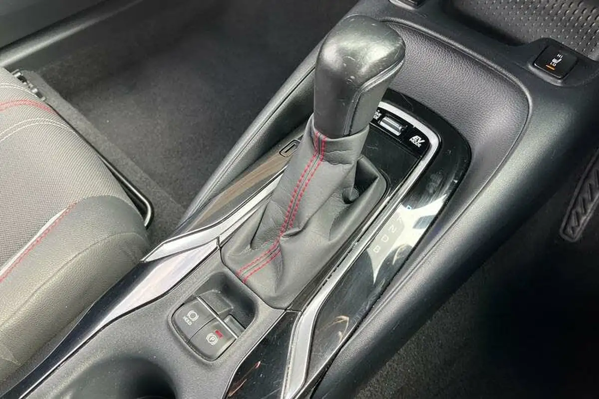 2021-toyota-corolla-18-vvt-i-gr-sport-trk-hatchback-big-34