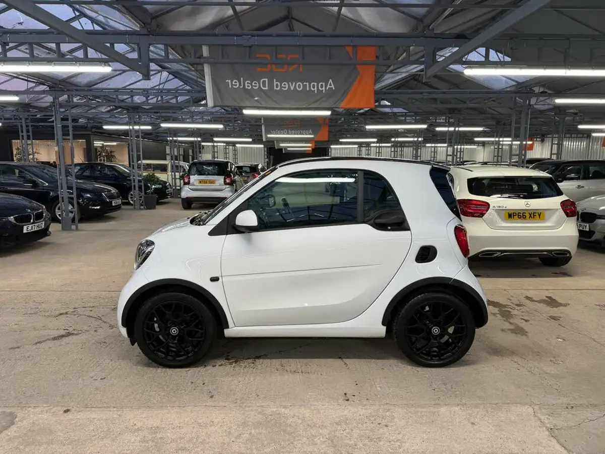 2017-smart-fortwo-09-edition-white-big-13