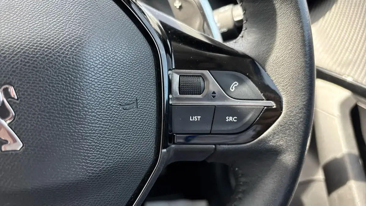 2021-peugeot-2008-suv-12-puretech-allure-premium-130bhp-eat8-big-23