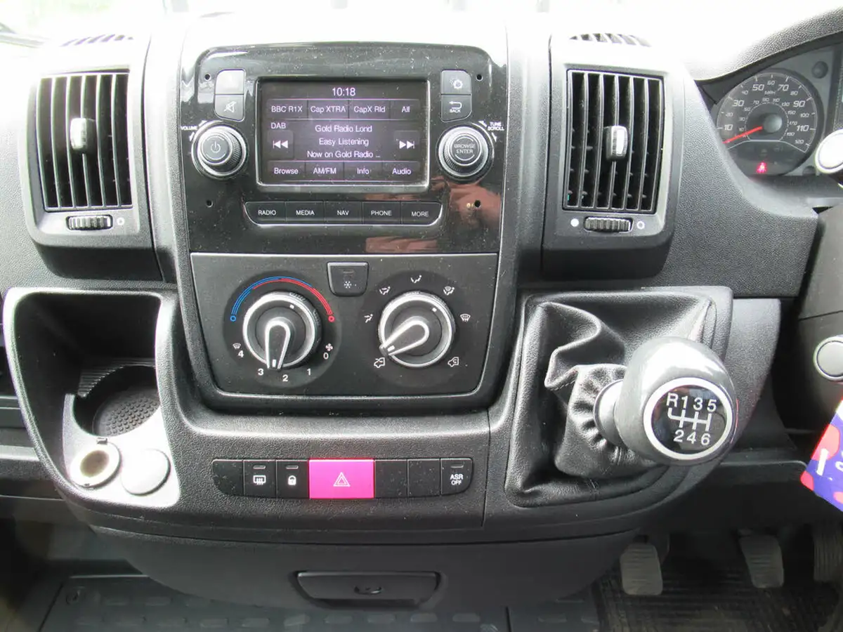 2020-peugeot-boxer-22-bluehdi-professional-335-l3-h2-panel-big-18