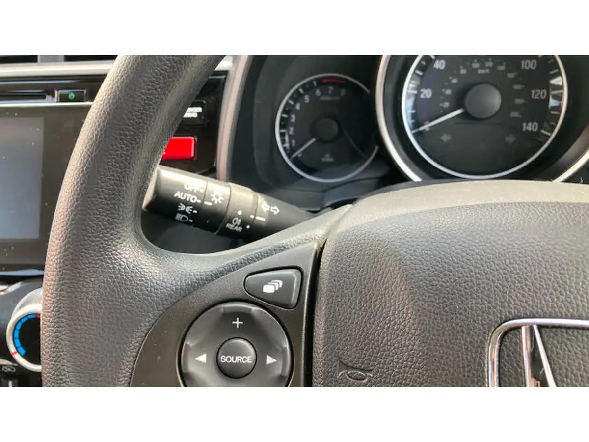 2015-honda-jazz-13-i-vtec-se-big-27