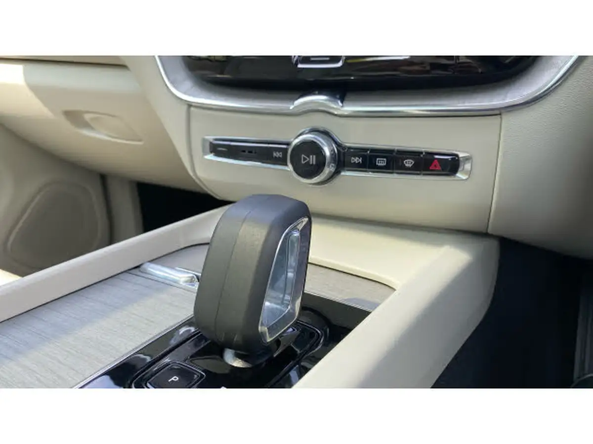 2024-volvo-xc60-20-b5-plus-big-13