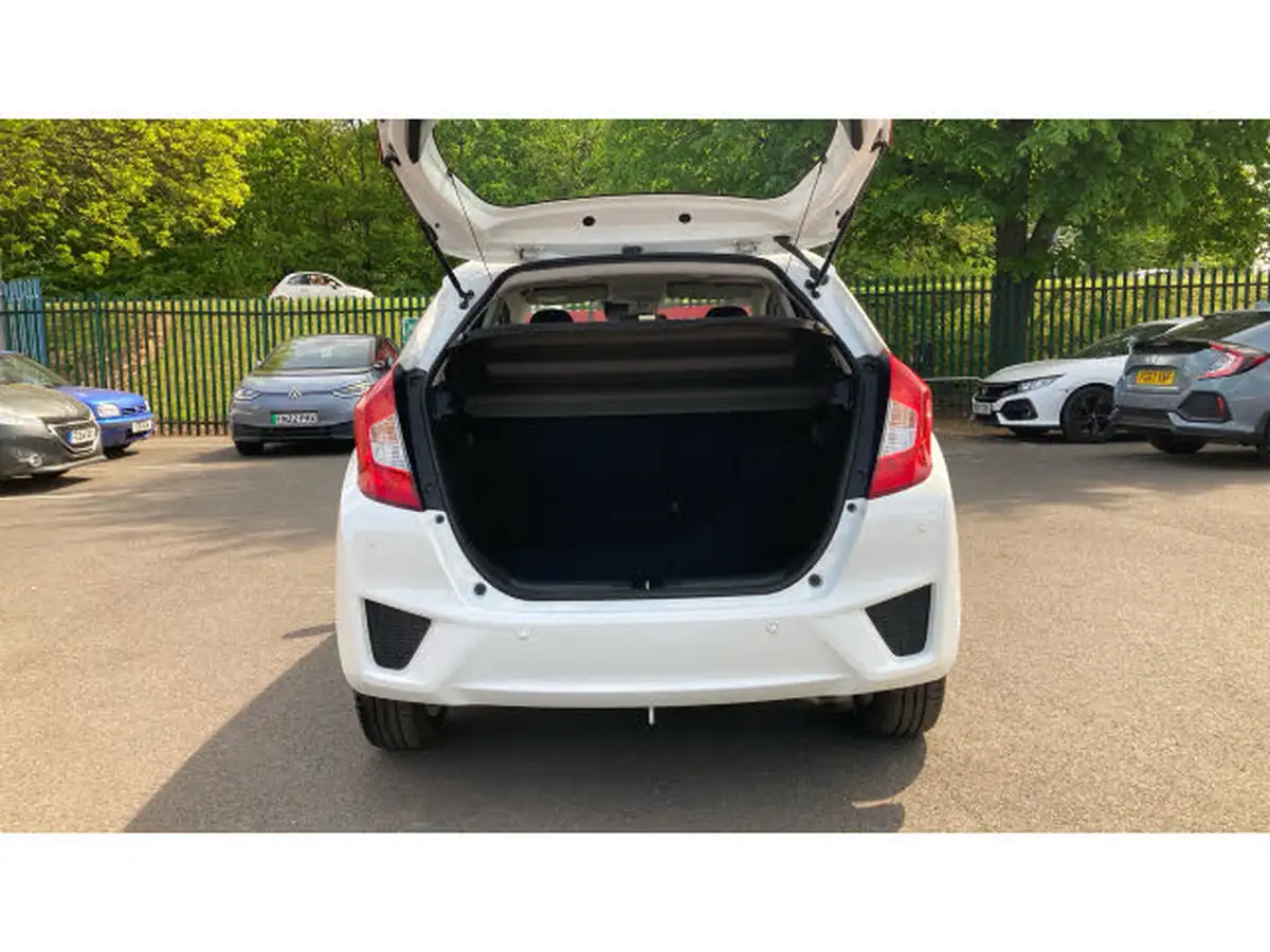 2015-honda-jazz-13-i-vtec-se-big-3
