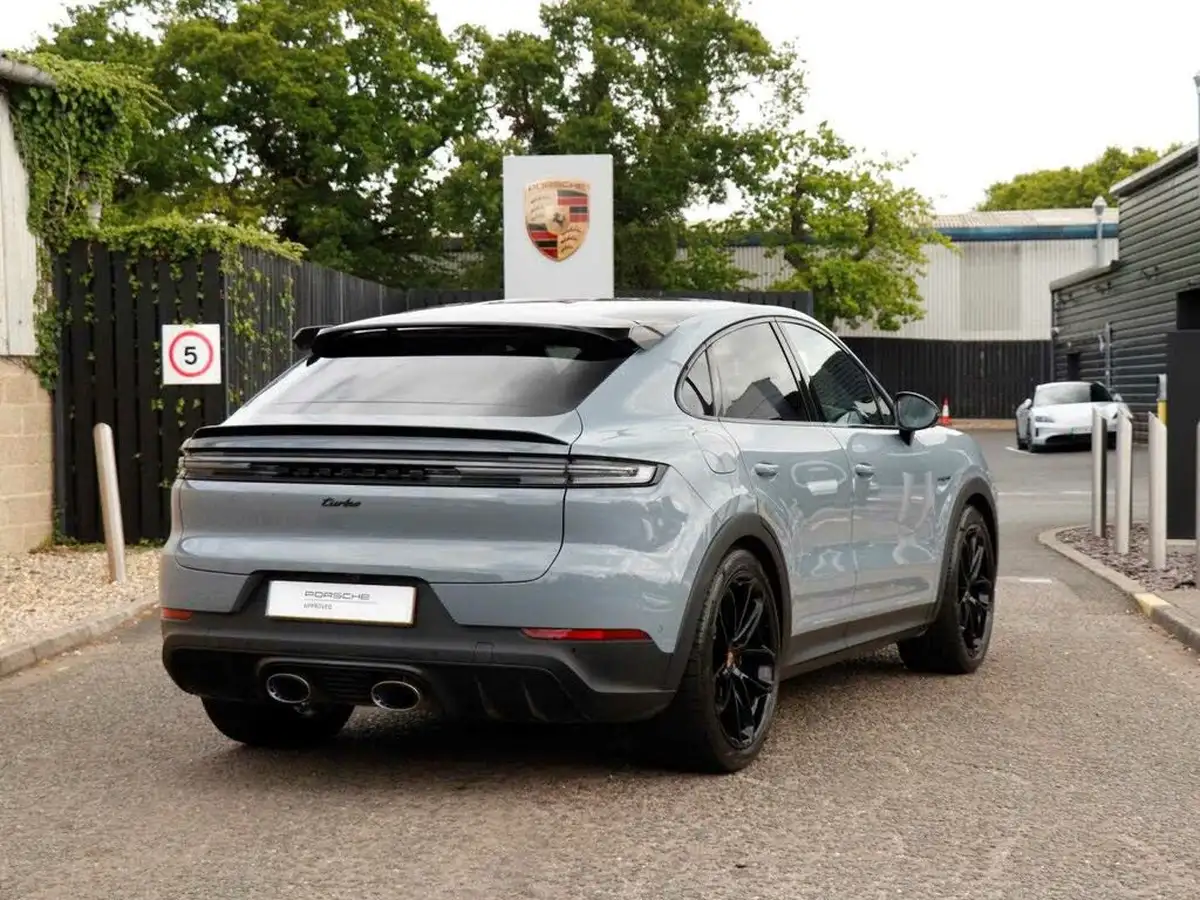 2024-porsche-cayenne-40-v8-turbo-e-hybrid-gt-package-coupe-big-38