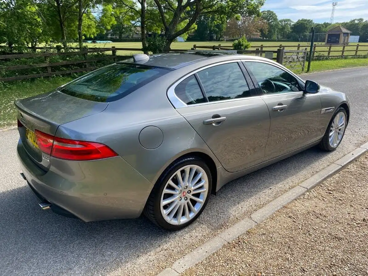 2017-jaguar-xe-20d-portfolio-240ps-awd-ss-1998cc-auto-big-6