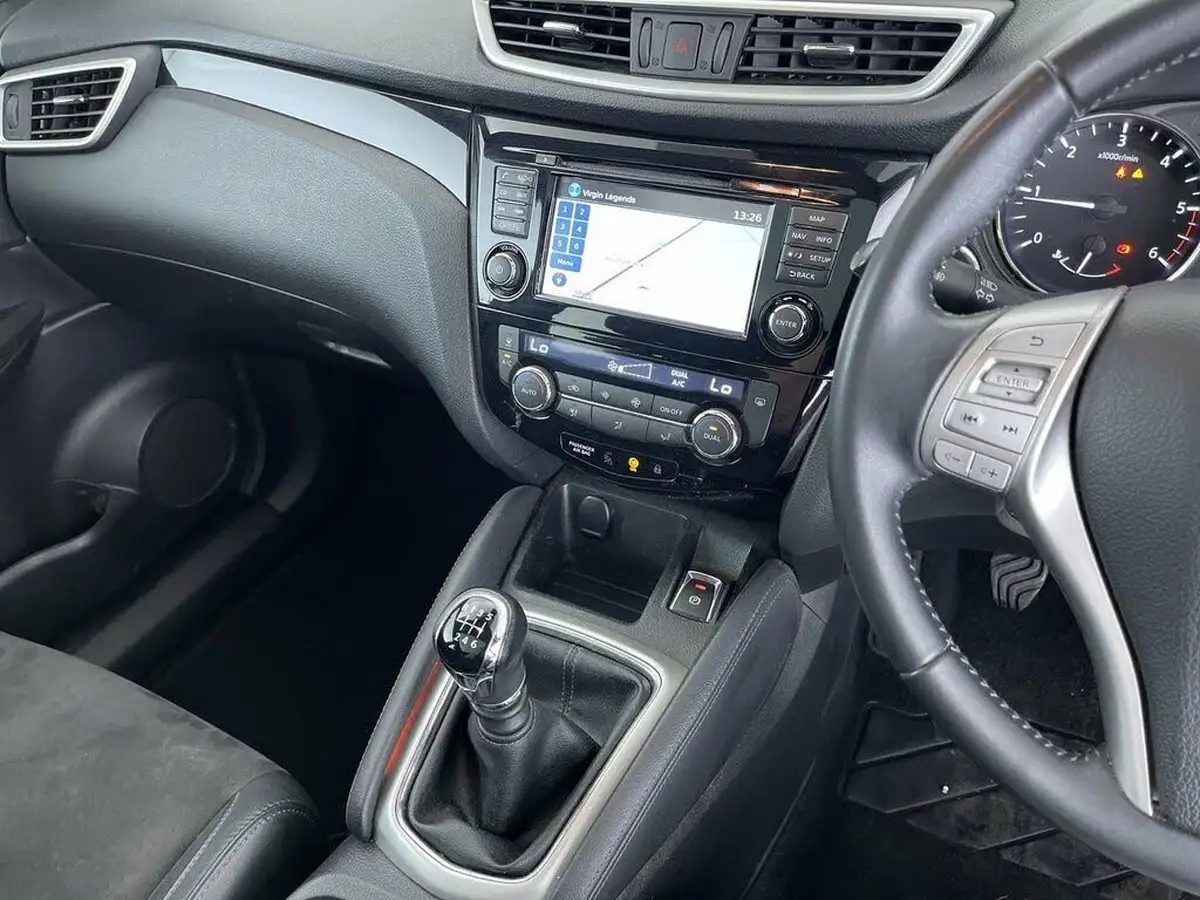 2017-nissan-qashqai-15dci-n-vision-18in-big-45