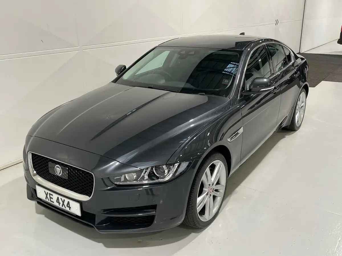 2018-jaguar-xe-20i-portfolio-250ps-1997cc-big-4