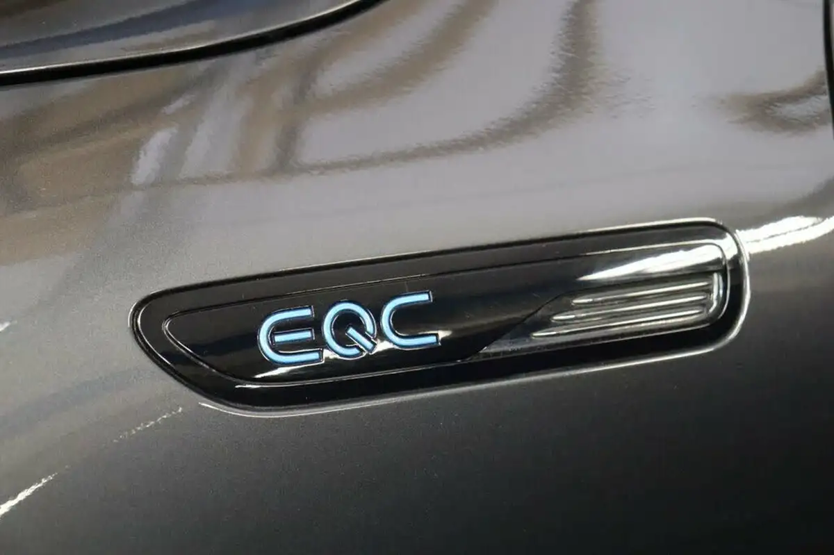 2020-mercedes-benz-eqc-e-eqc-400-amg-line-big-14