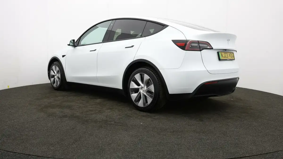 2023-tesla-model-y-e-rwd-big-75