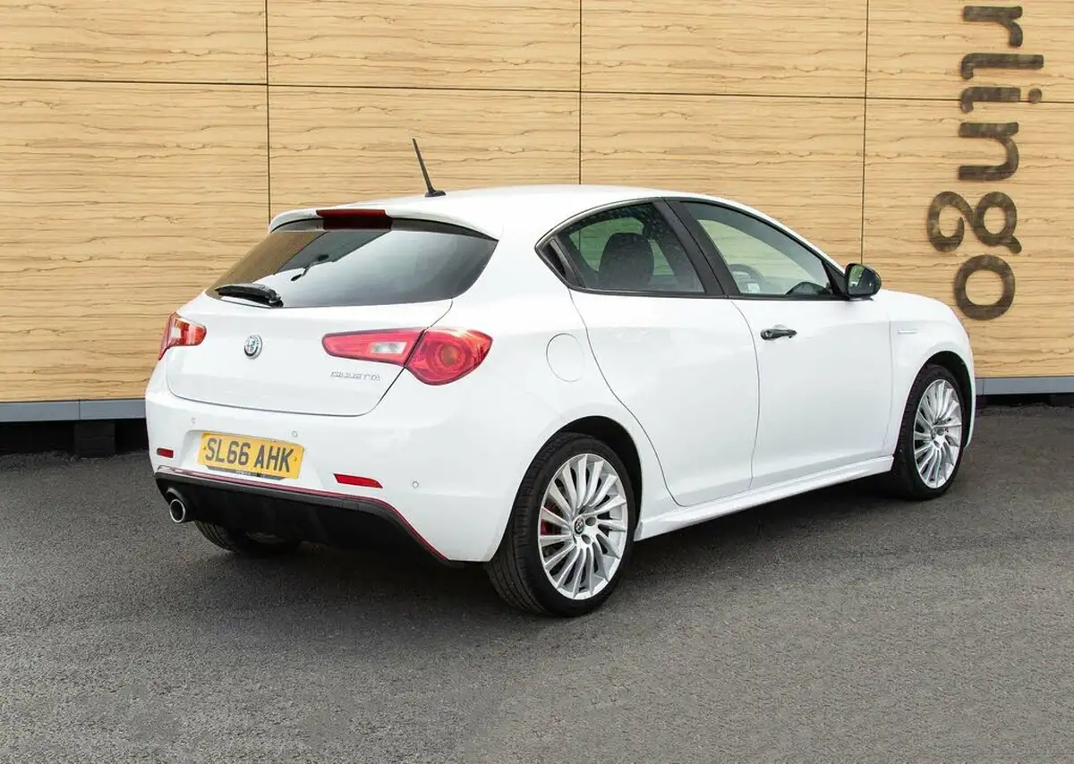 2016-alfa-romeo-giulietta-14-tb-multiair-speciale-big-2