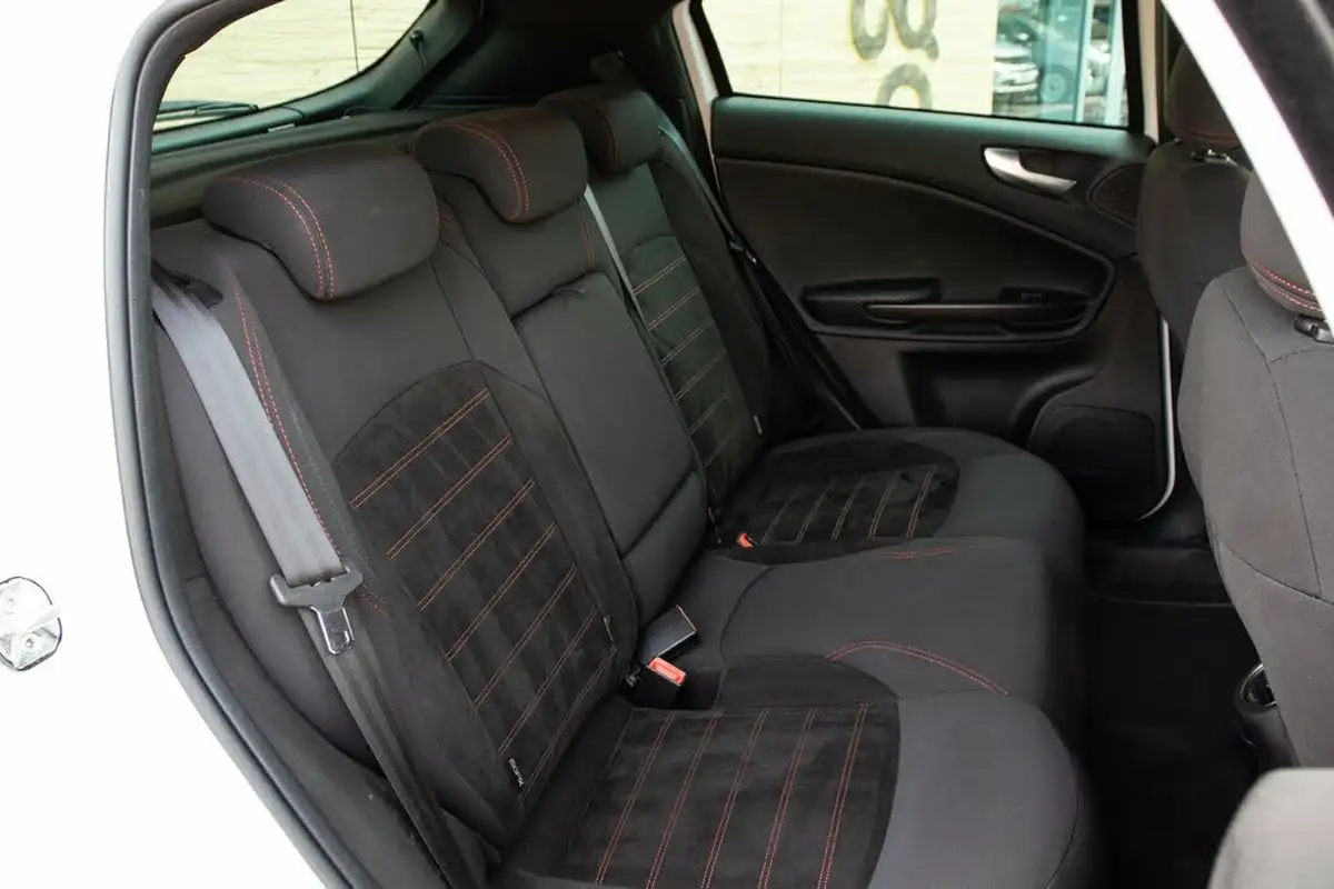 2016-alfa-romeo-giulietta-14-tb-multiair-speciale-big-30