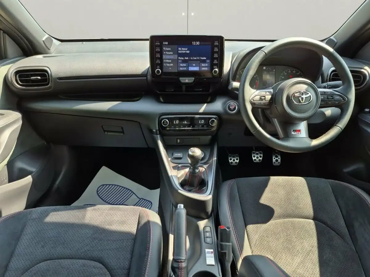 2021-toyota-yaris-16-gr-circuit-pack-big-4