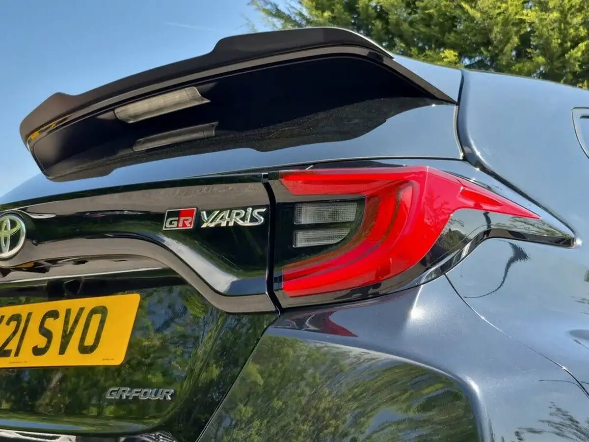 2021-toyota-yaris-16-gr-circuit-pack-big-32
