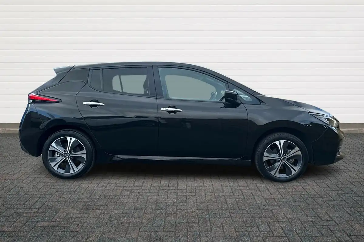 2020-nissan-leaf-e-e-tekna-big-14