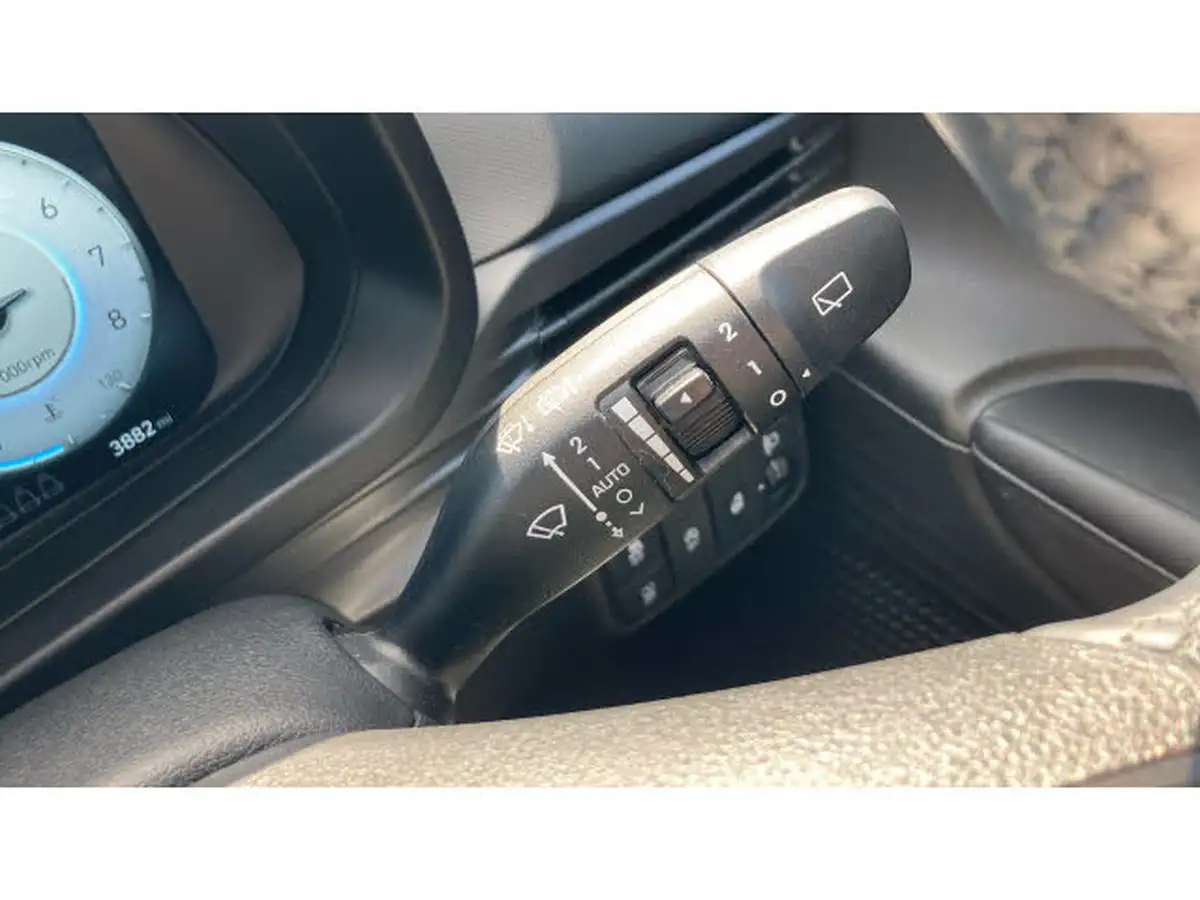 2024-hyundai-i20-10-t-gdi-premium-big-32