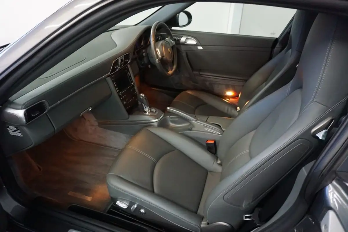 2010-porsche-911-38-carrera-4-s-coupe-pdk-big-21