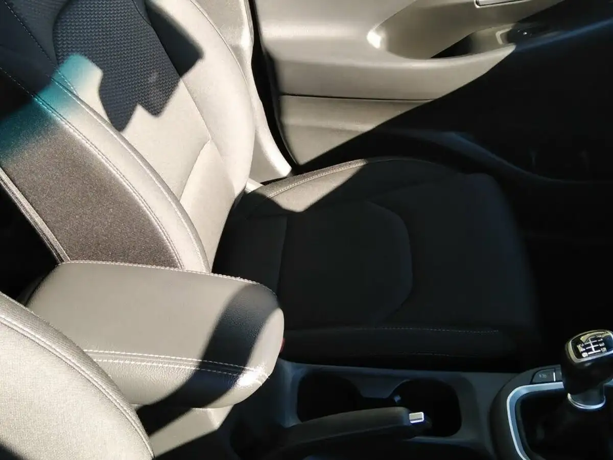 2018-hyundai-i30-10-t-gdi-se-hatchback-big-9