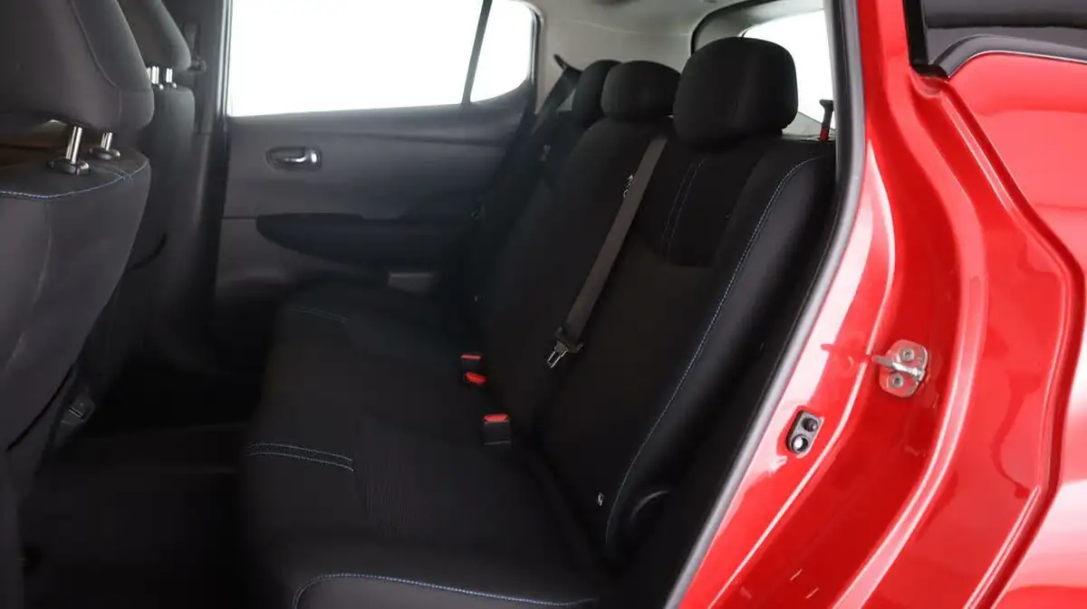 2022-nissan-leaf-e-acenta-39kwh-big-15