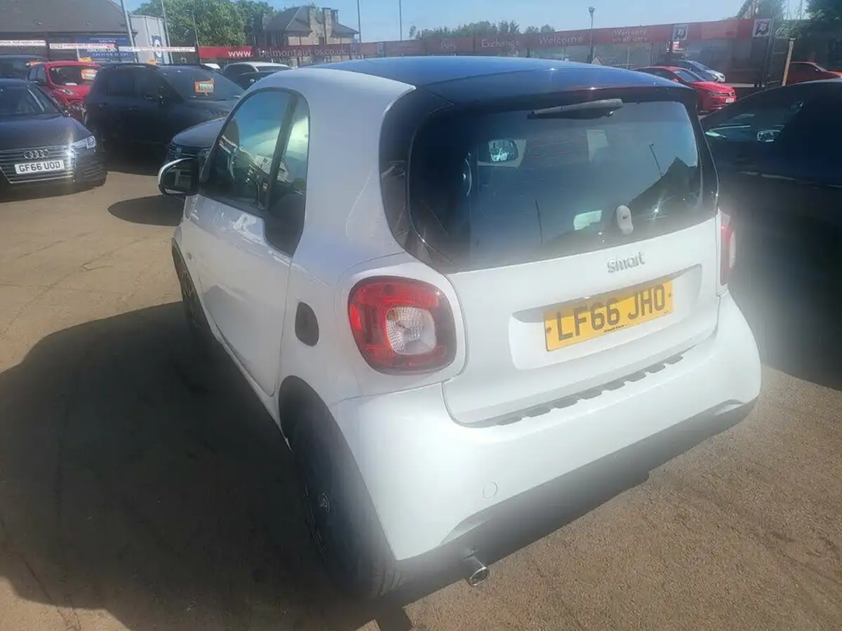 2016-smart-fortwo-09-edition-white-twinamic-big-4