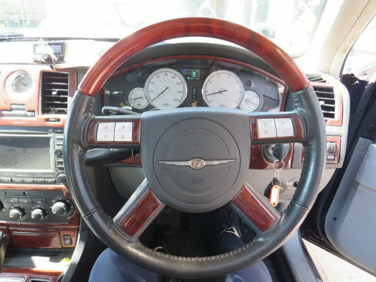 2007-chrysler-300c-30td-estate-5d-big-10