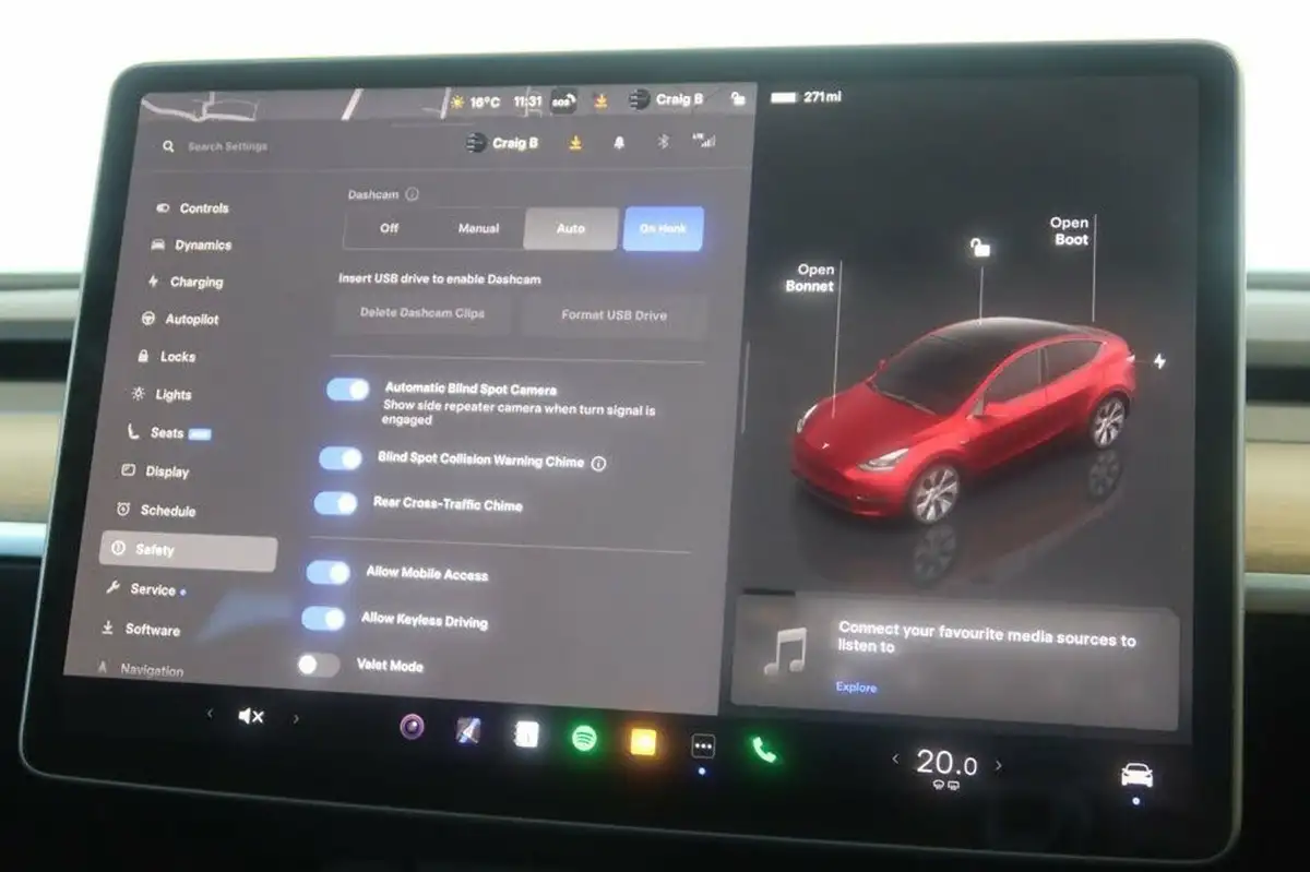 2022-tesla-model-y-e-long-range-big-23