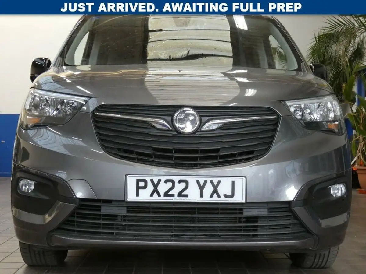 2022-vauxhall-combo-life-15-se-xl-100ps-big-2